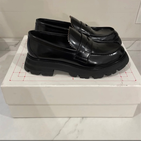 Alexander McQueen Shoes - Alexander Mcqueen Women's Wander Loafer in Black 39.5